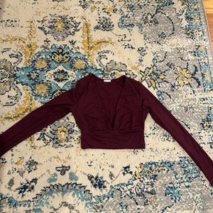 women’s maroon top